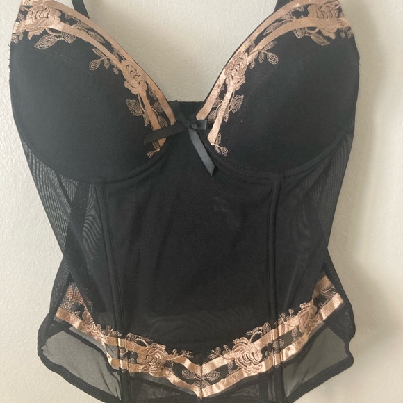 Vogue Corset Lingerie 36C - Picture 3 of 5